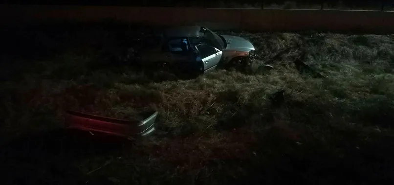 İzmir'de feci kaza! Otomobil şarampole uçtu: 1 ölü, 1 yaralı