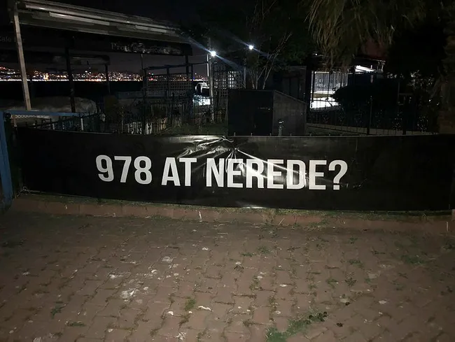 ibbnin-kayip-atlariyla-ilgili-flas-bir-iddia-ortaya-atildi-atlar-kuzey-iraka-mi-satildi-1620800762121.jpg İBB'nin kayıp atlarıyla ilgili flaş bir iddia ortaya atıldı! Atlar Kuzey Irak'a mı satıldı? - 4