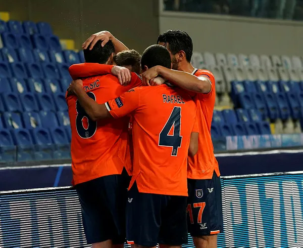 Başakşehir Şampiyonlar Ligi'nde Manchester United 2-1 mağlup etti - 1
