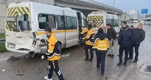 3 servis aracı çarpıştı: Çok sayıda yaralı var