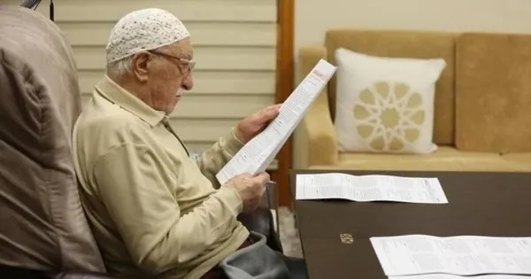 Yunan basını yazdı! FETÖ elebaşı Fetullah Gülen Türkiye'yi hedef alırken fenalaştı - 1