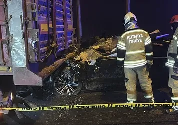 Kütahya'daki kazada can pazarı: 4 kişi hayatını kaybetti