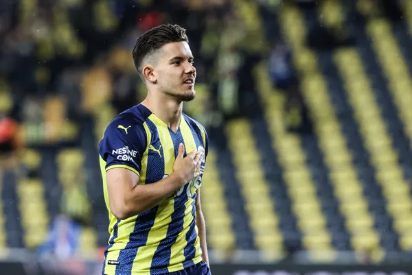 son-dakika-sozlesme-imzalamasi-bekleniyordu-fenerbahceye-ferdi-kadioglu-soku-1644522177116.jpg Son dakika: Sözleşme imzalaması bekleniyordu! Fenerbahçe'ye Ferdi Kadıoğlu şoku - 1