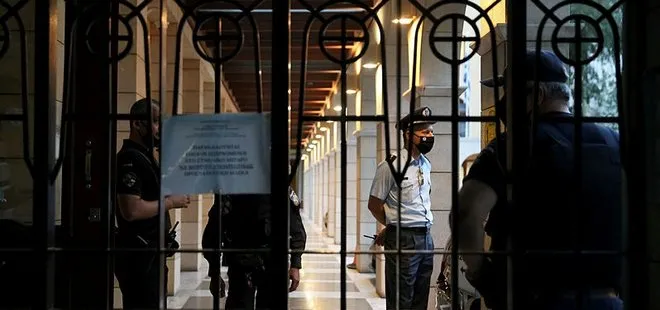 Yunanistan’da şoke eden olay! Mahkemenin kararına tepki gösteren rahip salondakilere kezzapla saldırdı