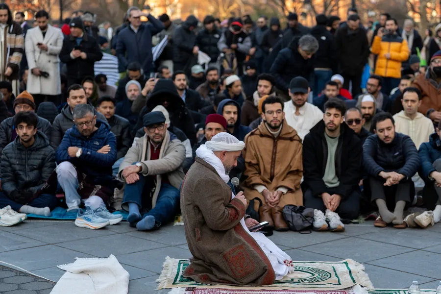 abd-sokaklarinda-ramazan-bayrami-coskusu-camiler-doldu-tasti-1774022828117.jpg ABD sokaklarında ramazan bayramı coşkusu! Camiler doldu taştı - 3