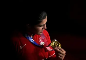 'Altın yumruk' Busenaz Sürmeneli konuştu: Cumhurbaşkanımıza 2013'te söz vermiştim