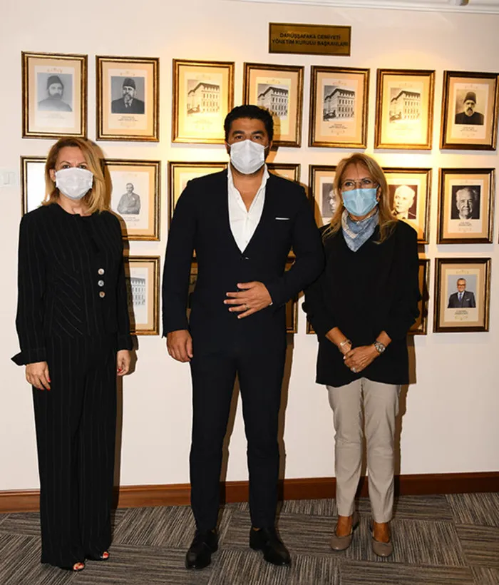 Ebru Şallı'nın eşi Uğur Akkuş 130 bin maske bağışladı - 1