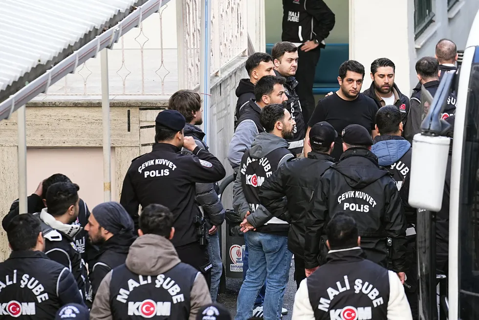 atasehir-belediyesinde-rusvet-operasyonu-onursal-adiguzel-dahil-19-supheliye-tutuklama-talebi-1776818146694.jpg Foto: AA