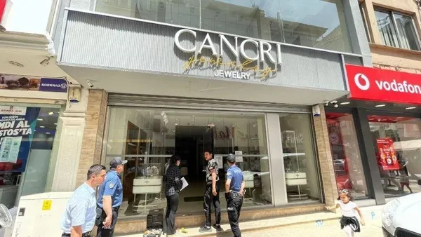 1654659929059.jpeg Yeni 'Tosuncuk' vakasında pes dedirten yöntem! Cancri Jewellery firması vatandaşı böyle dolandırdı - 6