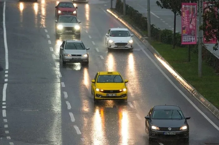 Yurt genelinde sıcaklıklar düşüyor! İstanbul güne sağanakla uyandı | Yağışlar devam edecek mi? İşte detaylar... - 14