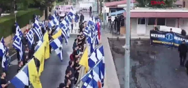 Skandal hareket! Irkçı eylemde KKTC bayrağı yakıldı