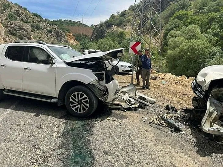 Hakkari’deki trafik kazasında vali yardımcısı ve kaymakam yaralandı