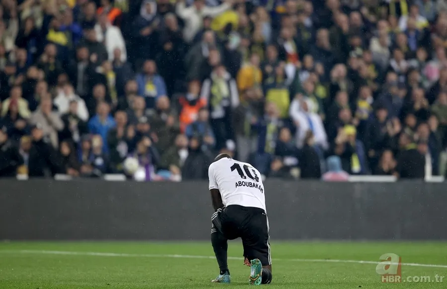 Fenerbahçeli taraftarlardan Ali Koç’a “istifa et” çağrısı! “Fener'i ne hale getirdin” 16