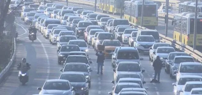 İstanbul trafiğine korona darbesi! Okullar kapandı, toplu ulaşım azaldı ve trafik arttı