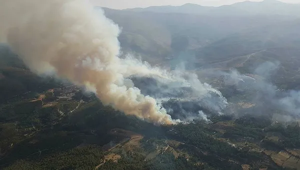 mugla-koycegizde-yangin-sondurme-helikopteri-dustu-iddiasina-yonelik-aciklama-1628008628120.jpg Muğla Köyceğiz'de yangın söndürme helikopteri düştü iddiasına yönelik açıklama - 1