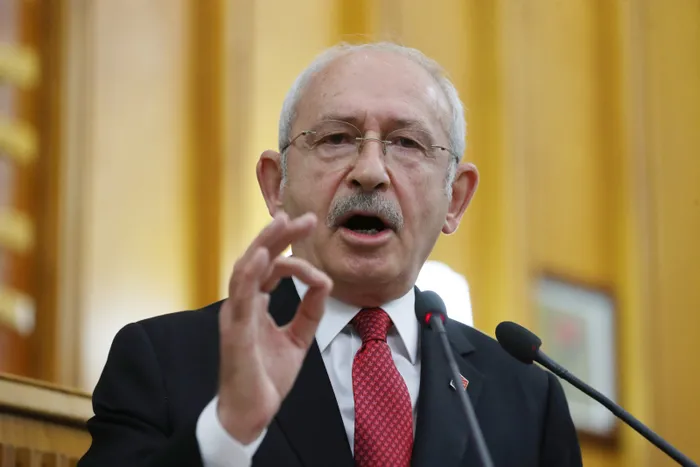 kilicdaroglundan-ogretmen-sovu-gectigimiz-aylarda-hedef-almisti-simdi-sorunlarini-cozelim-dedi-1659111512972.jpg Kılıçdaroğlu'ndan 'öğretmen' şovu: Geçtiğimiz aylarda hedef almıştı şimdi 'sorunlarını çözelim' dedi - 3