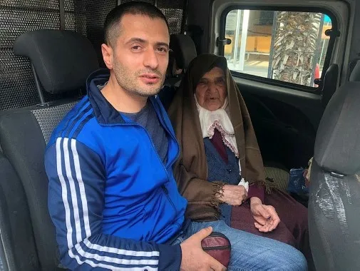 Manisa’da polis ekipleri, 85 yaşındaki kadını maaş çekmeye götürdü - 3