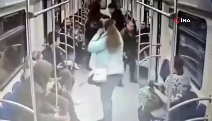 Metroda akıllara durgunluk veren olay! Kadın yolcu öyle bir şey yaptı ki...