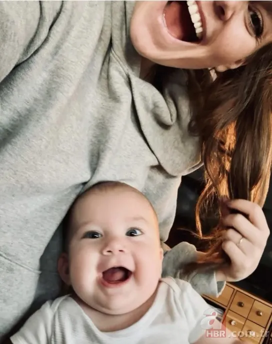 Aslı Enver'in minik kızı Elay'ın son haline bakın! Anne-kız deniz keyfinde! O görüntüler ilgi odağı oldu 9