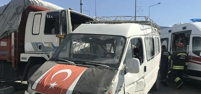 Son dakika: Konya’da minibüs ile kamyon çarpıştı: 13 yaralı