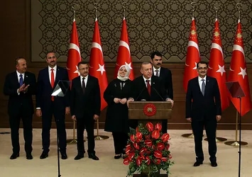 Son dakika: Yeni kabine listesi Resmi Gazete'de