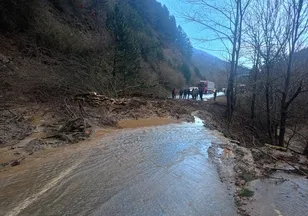 Ödemiş-Salihli yolunda heyelan
