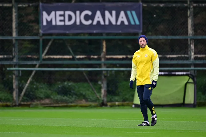 fenerbahcede-tedesco-bilmecesi-kritik-gaziantep-deplasmaninda-yer-alacak-mi-1772561279101.jpg Fenerbahçe'de Tedesco bilmecesi! Gaziantep deplasmanında yer alacak mı? - 2