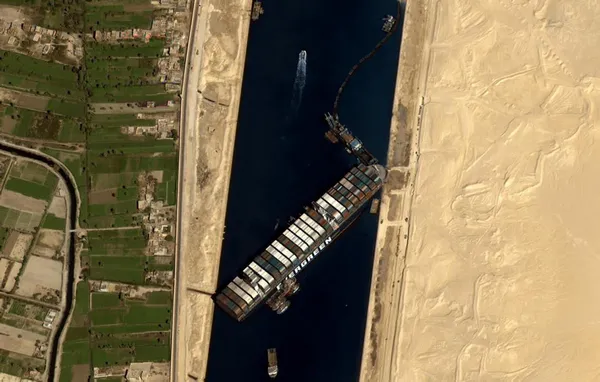 Mısır dünya ticaretini durduran Evergreen adlı gemiyi alıkoyacak