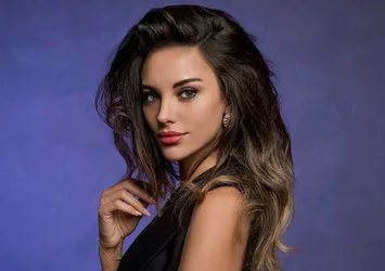 Güzel oyuncu Tuvana Türkay'dan aşk mesajı