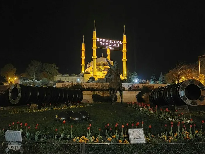 Selimiye Camii'nden mahya ile koronavirüs uyarısı - 2