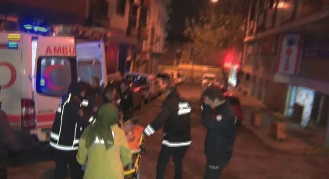 İstanbul'da metroda dehşet! 2 kişi bıçaklandı, ortalık kan gölüne döndü - 2