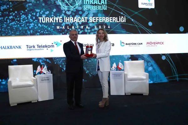 turkiye-ihracat-seferberligi-zirvesi-malatyada-gerceklestirildi-1706885303521.jpg Türkiye İhracat Seferberliği Zirvesi Malatya'da gerçekleştirildi! Bakan Bolat: Amacımız kurda istikrar sağlamak - 3