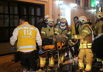 İstiklal’de otel yandı: 6 yaralı