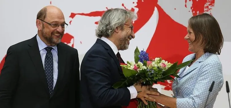 Almanya'da firari Can Dündar'a ödül