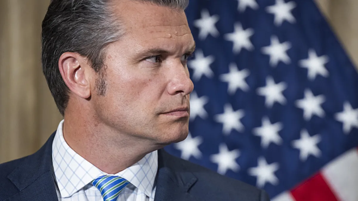 Kulislerde konuşuluyor: Hegseth valiliğe mi hazırlanıyor?