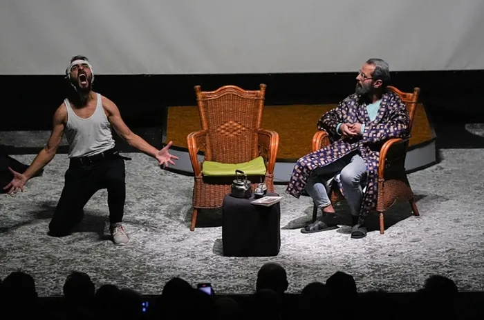 suriyede-yeni-yonetimin-isleyisi-nasil-olacak-hts-yetkililerinden-bir-bir-aciklama-1735027923672.jpg Esad rejiminin düşmesinin ardından Şam'da ilk özgür tiyatro oyunu sahnelendi (AA)