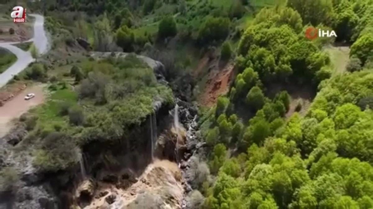Masalsı görüntülere sahne olan şelale ziyaretçilerini bekliyor