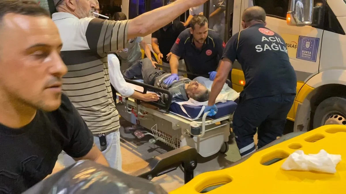 Kalp krizi geçiren yolcuyu minibüs şoförü hastaneye yetiştirdi