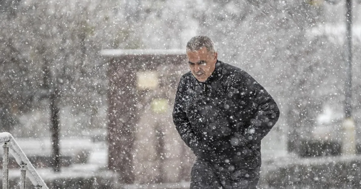 İstanbul'da beklenen kar başladı