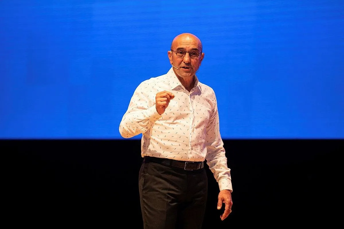 CHP'li İzmir Büyükşehir Belediye Başkanı Tunç Soyer'den borç şov