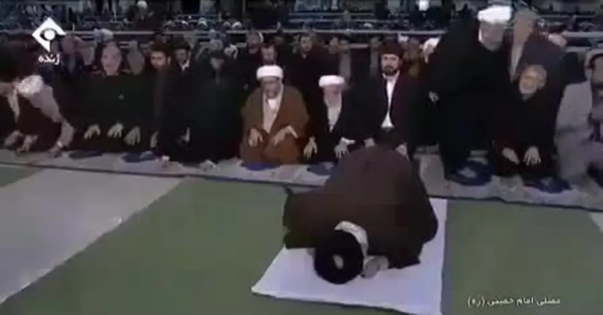 Hamaney'in kıldırdığı Cuma namazında Ruhani camiyi terk etti