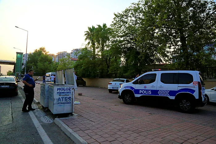 cop-konteynerinde-turk-bayragini-gorunce-polise-haber-verdi-1721676389246.jpg Çöp konteynerinde Türk bayrağını görünce polise haber verdi