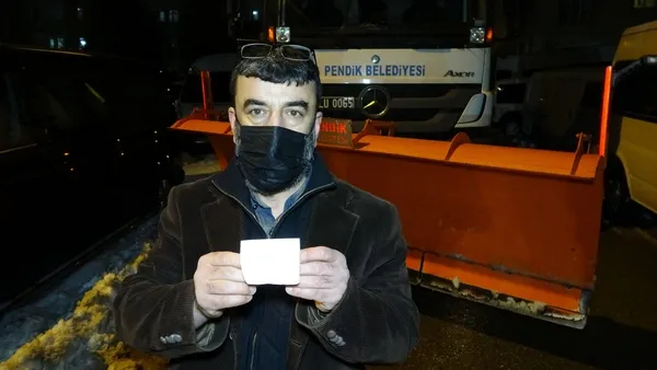 pendik-belediyesinin-kar-kureme-ekibinin-notu-gundem-oldu-sizi-bulamadik-1613637454182.jpg Pendik Belediyesi'nin kar küreme ekibinin notu gündem oldu: 'Sizi bulamadık..." - 2