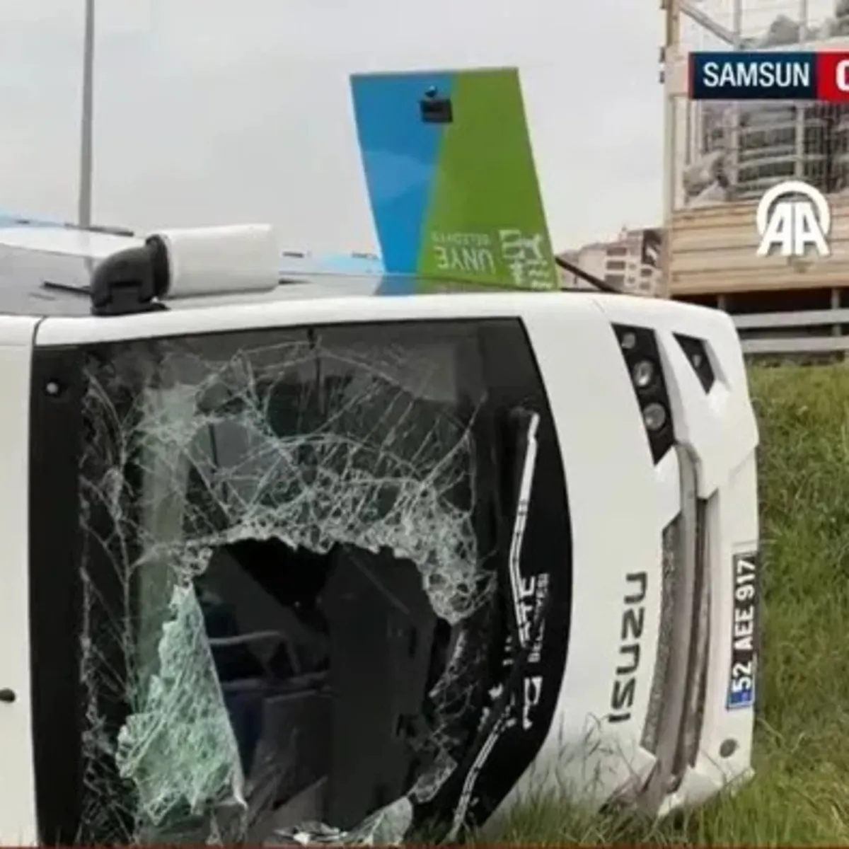 Samsun'da öğrenci servisi devrildi! Yaralılar var