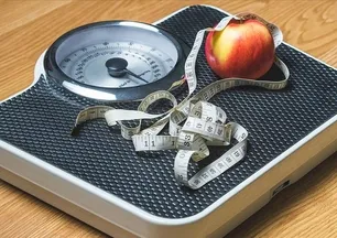 En büyük diyet tuzağı! Tekrar kilo almanın görünmeyen sebebi: Yedikleriniz değil…