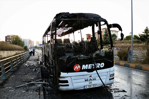 kastamonuda-seyir-halindeki-yolcu-otobusu-alev-alev-yandi-1692471802999.jpg Kastamonu'da seyir halindeki yolcu otobüsü alev alev yandı - 3
