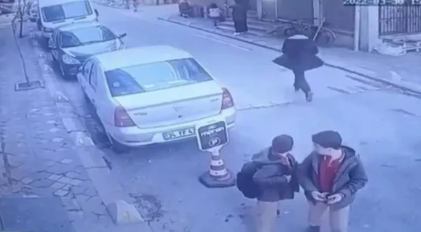 İstanbul’da sokak ortasında dehşet: Kız kardeşini çocuklarının gözü önünde öldüresiye dövdü - 1