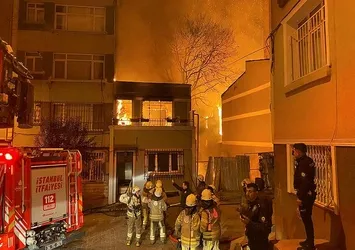Beyoğlu’nda metruk binada başlayan yangın 5 binaya sıçradı