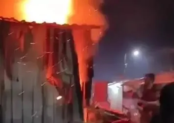 Hatay'da konteyner kentte korkutan yangın!
