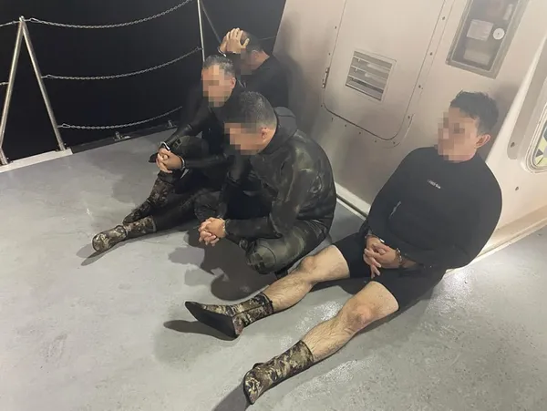 yuzerek-yunanistana-kacmaya-calistilar-yakalandilar-1662982183107.jpg Yüzerek Yunanistan'a kaçmaya çalıştılar! Yakalandılar - 2
